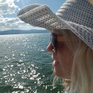 Meet your Posher, Debra